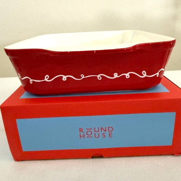 Round House 2 Quart Baking Dish Red Bow Ceramic Holiday Cottage Serveware - Picture 9 of 13